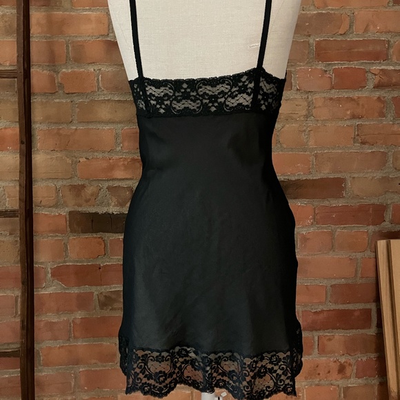Gorgeous vintage inky black nightie - Picture 3 of 3